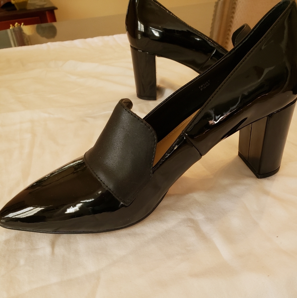 Shoes - Picture 2 of 4